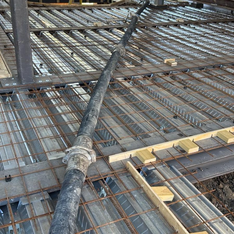 Screed flooring for a large commercial unit