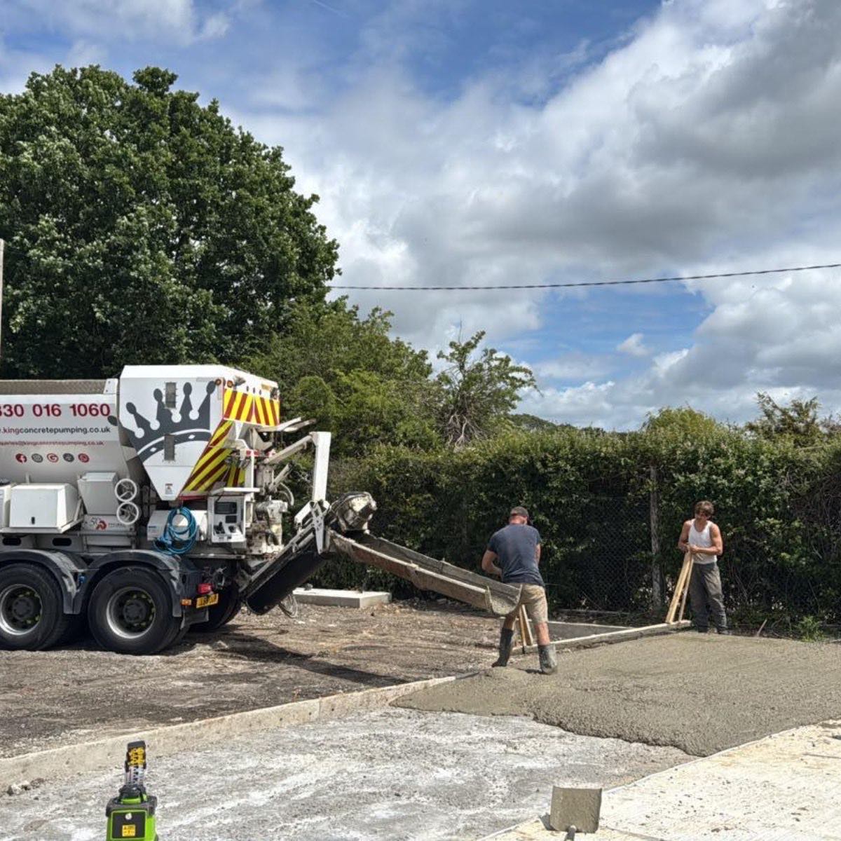 Freshly pumped liquid screed levelling out to a smooth floor surface